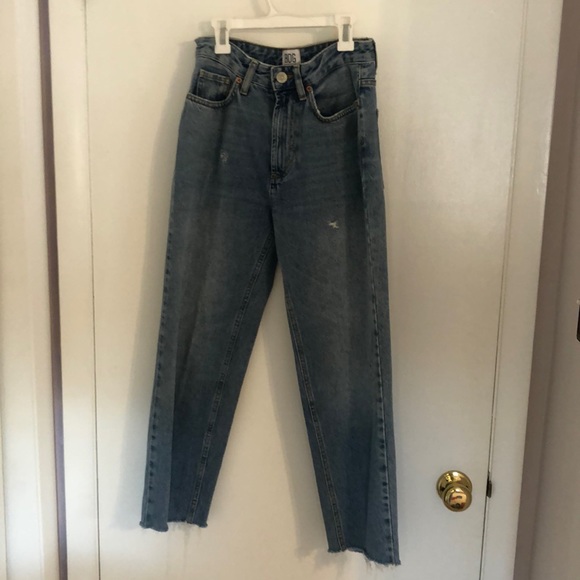 Urban Outfitter BDG High-Rise Mom Jeans - Picture 1 of 3